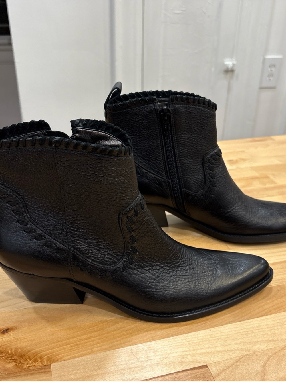 GIANNI BINI Dandy Ankle Boot Sz 7 Black Tooled Leather Cowgirl Western